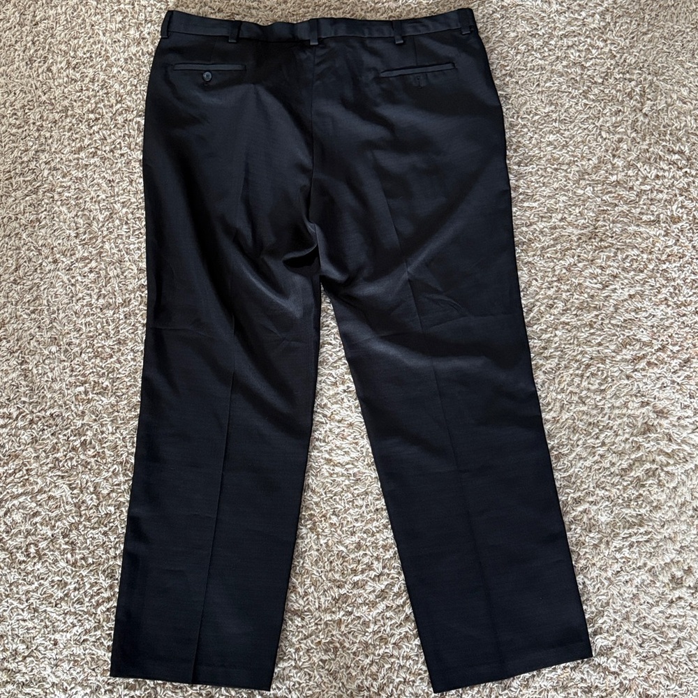 Haggar Classic Black Dress Pants for Men - Picture 3 of 3
